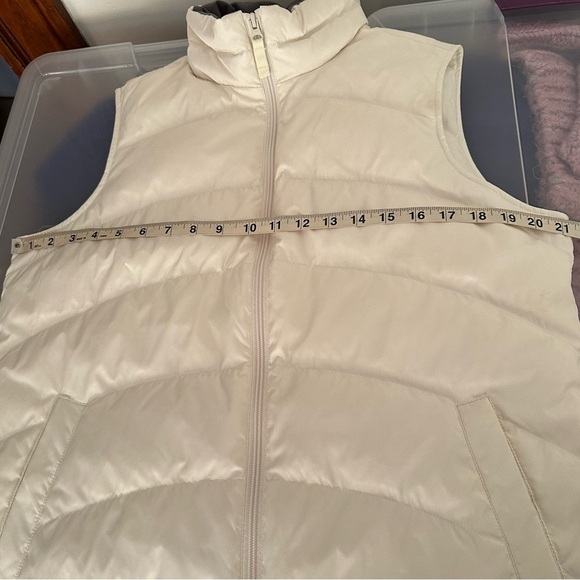 Lands' End Down Puffer Vest Size Medium Petite - Picture 10 of 14